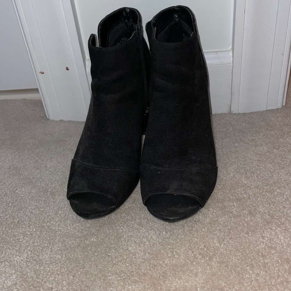 High heel black shoes